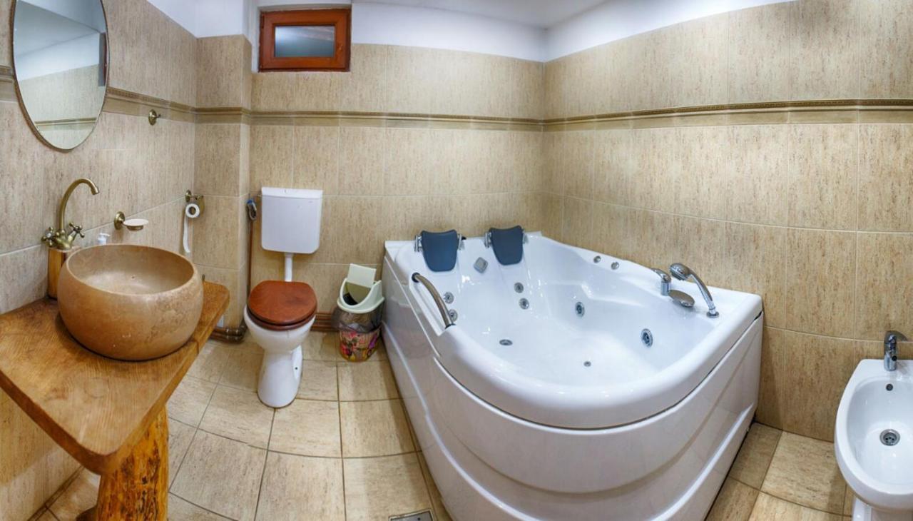 Casa Din Piatra Hotell Poiana  Exteriör bild